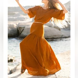 Phillipa set in spice